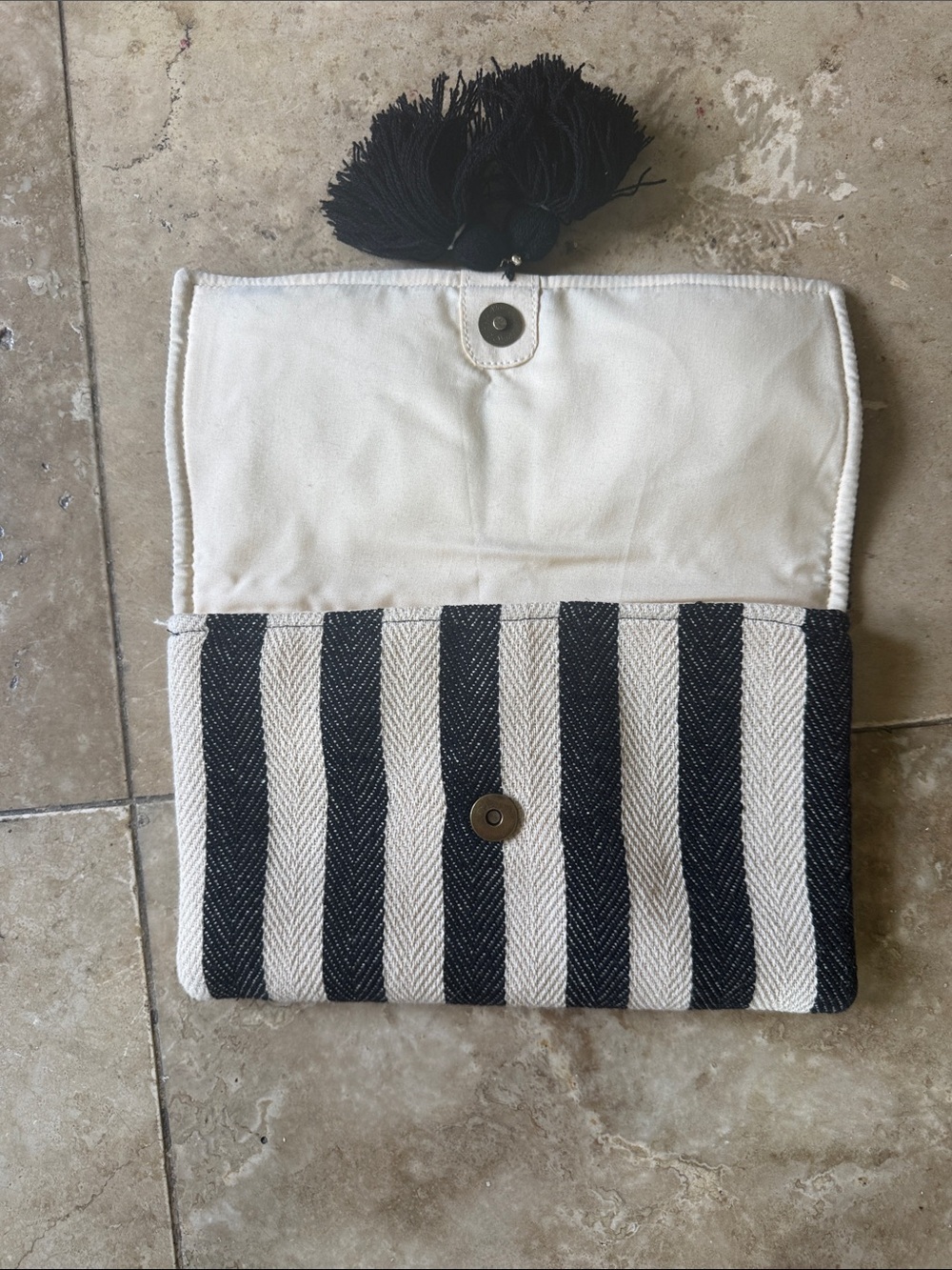 Woven envelope clutch ladies bag, NWOT black and cream with tassels - Picture 5 of 9